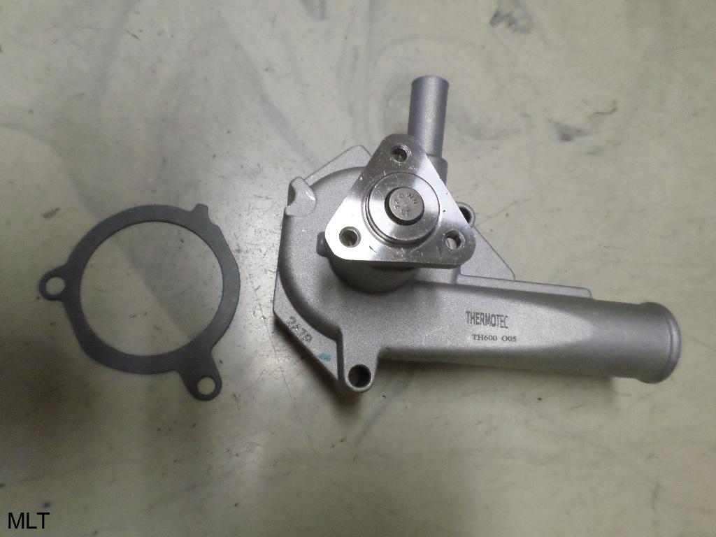 U 33323 VÍZPUMPA FORD